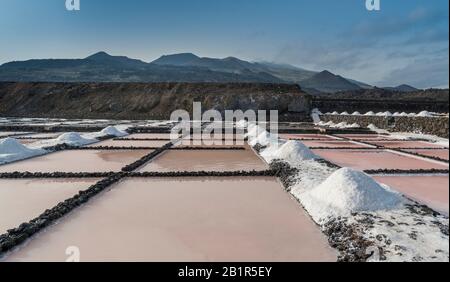 Die Salinas de Fuencaliente ist eine industrielle Kalkanlage zur Herstellung von Meerwasser durch Verdunstung in Salzpfannen in Fuencaliente im Süden von La Palma Stockfoto