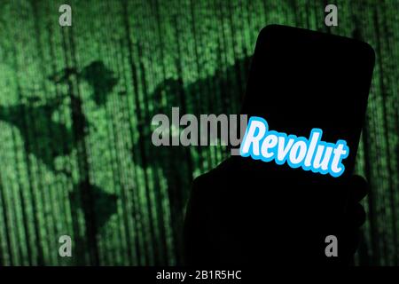 Polen. Februar 2020. In dieser Abbildung wird ein Firmenlogo der Firma Revolut Online Money Exchange auf einem Smartphone angezeigt. Kredit: Filip Radwanski/SOPA Images/ZUMA Wire/Alamy Live News Stockfoto