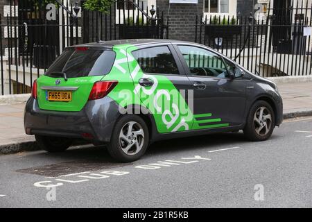 London, Großbritannien - 6. JULI 2016: Zipcar Vehicle in London, Großbritannien. Zipcar ist ein US-amerikanisches Unternehmen für die gemeinsame Nutzung von Autos. Sie gehört zur Avis Budget Group. Stockfoto