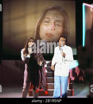 Italienisches Pop Duo Al Bano und Romina Power bei einem Auftritt, Angang 80er Jahre. Das italienische Pop-Duo Al Bano und Romina Power während eines Auftritts, der in den 1980er Jahren begann. Stockfoto