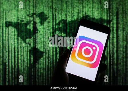 Polen. Februar 2020. In dieser Abbildung wird ein Instagram Social Media-App-Logo angezeigt, das auf einem Smartphone angezeigt wird. Kredit: Filip Radwanski/SOPA Images/ZUMA Wire/Alamy Live News Stockfoto