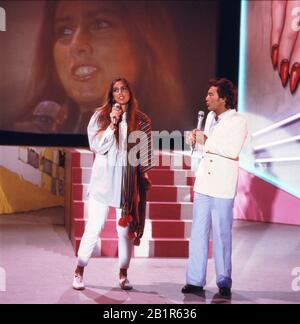 Italienisches Pop Duo Al Bano und Romina Power bei einem Auftritt, Angang 80er Jahre. Das italienische Pop-Duo Al Bano und Romina Power während eines Auftritts, der in den 1980er Jahren begann. Stockfoto