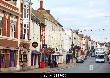 Doncaster, Großbritannien - 12. JULI 2016: Straßenansicht im Stadtzentrum von Doncaster, Großbritannien. Es ist eine der größten Städte in South Yorkshire mit 109.805 Einwohnern. Stockfoto