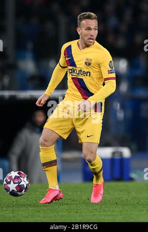 Neapel, Italien. Februar 2020. Arthur von Barcelona während der UEFA Champions League-Runde von 16 Spielen zwischen Neapel und Barcelona im Stadio San Paolo, Neapel, Italien am 25. Februar 2020. Foto von Giuseppe Maffia. Kredit: UK Sports Pics Ltd/Alamy Live News Stockfoto