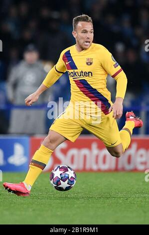 Neapel, Italien. Februar 2020. Arthur von Barcelona während der UEFA Champions League-Runde von 16 Spielen zwischen Neapel und Barcelona im Stadio San Paolo, Neapel, Italien am 25. Februar 2020. Foto von Giuseppe Maffia. Kredit: UK Sports Pics Ltd/Alamy Live News Stockfoto