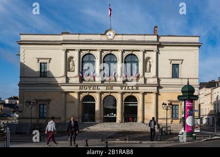 Laval, Frankreich - 6. Oktober 2019: Lokales Rathausgebäude in der Stadt Laval, dem Departement Mayenne im Nordwesten Frankreichs Stockfoto