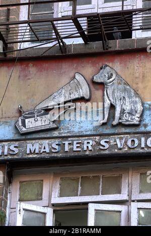 24 Nov-2017- Art Deco Vintage Schild der Stimme seines Meisters Sir P.M. Road fort Mumbai Maharashtra INDIEN Asien Stockfoto