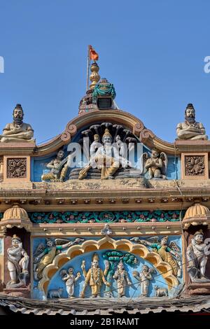 Sept. 2020 Stuck von Narayan(Vishnu)Narad mit Vina und Garuda im Laxmi narayan Tempel, mumbai, maharashtra, Indien, Asien Stockfoto