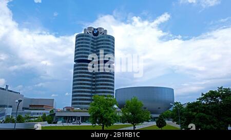 Das BMW-Museumsgebäude in München Stockfoto