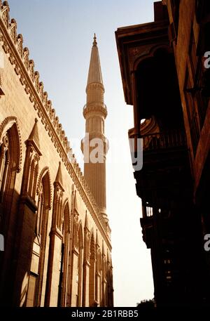 Reisefotografien - Minarett der Moschee Sayyidna Al Hussein im Basar Khan Al Khalili in Kairo in Ägypten in Nordafrika. Wanderlust Stockfoto
