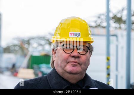 Mainz, Deutschland. Februar 2020. Martin Dörnemann, Geschäftsführer der Rheingoldhallen GmbH & Co.KG, ist auf der Baustelle. Seit Oktober 2018 wird die Rheingoldhalle umfassend saniert und umgebaut. Wegen eines Brandes im Mai 2019 wird mit einer Fertigstellung der Arbeiten bis Frühjahr 2021 nicht gerechnet. Kredit: Andreas Arnold / dpa / Alamy Live News Stockfoto