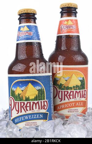 Irvine, KALIFORNIEN - 26. AUGUST 2016: Pyramidenales in Ice Bucket. Die Pyramid Breweries, Inc. Ist ein Brauunternehmen mit Hauptsitz in Seattle, Washington. Stockfoto