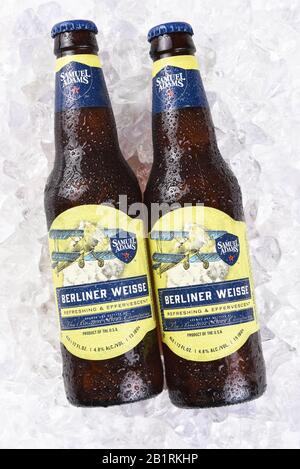 Irvine, CA - 16. JULI 2017: Samuel Adams Berliner Weisse auf Eis. Von der Boston Beer Company. Auf der Grundlage des Umsatzes im Jahr 2016 ist es das zweitgrößte Handwerk Stockfoto