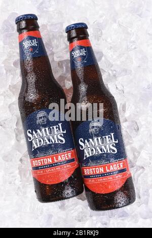 Irvine, CA - 16. JULI 2017: Samuel Adams Boston Lager auf Eis. Von der Boston Beer Company. Auf der Grundlage des Umsatzes im Jahr 2016 ist es das zweitgrößte Handwerk Stockfoto