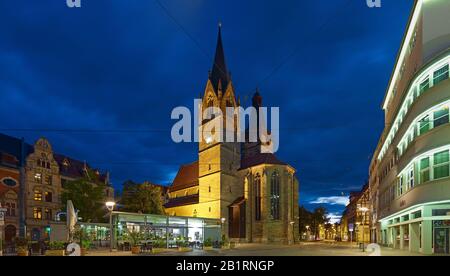 Kaufmannskirche am Anger mit Blick auf die Johannesstraße in Erfurt, Thüringen, Deutschland, Stockfoto