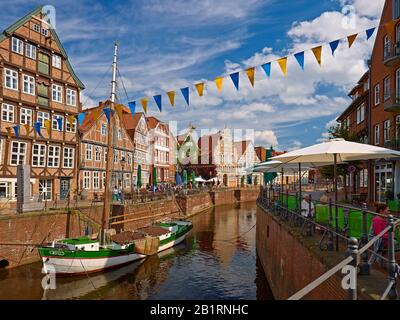 Häuser am Hansehafen der Hansestadt Stade, Niedersachsen, Deutschland, Stockfoto