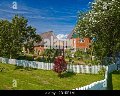 Kirche auf der Kirchwarft in Hallig Hooge, Nordfriesland, Schleswig-Holstein, Deutschland, Stockfoto