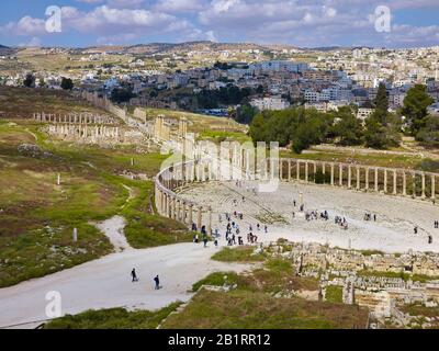 Blick über Gerasa mit Oval Forum und Cardo Maximus, Gerasa oder Gerash, Jordanien, Naher Osten, Stockfoto