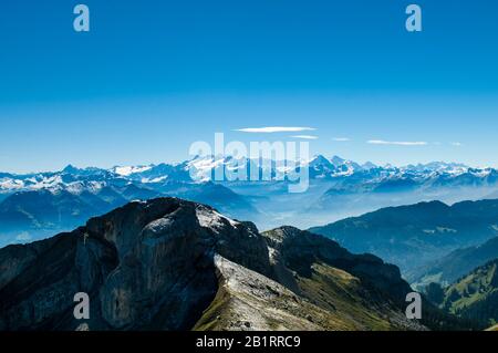 Panoramablick von der Bergstation Kulm des Pilatus in Richtung Matterhorn, Kanton Luzern, Schweiz, Stockfoto