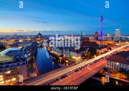 Skyline bei Nacht, Fischerinsel, Berlin-Mitte, Berlin, Deutschland Stockfoto
