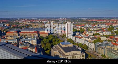 Hauptbahnhof, Wintergartenturm und Oper in Leipzig, Sachsen, Deutschland Stockfoto