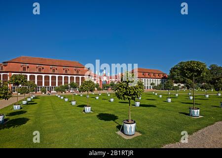 Orangerie mit dem Memmelsdorfer Tor im Park des Schlosses Seehof in Memmelsdorf, Oberfranken, Bayern, Deutschland Stockfoto