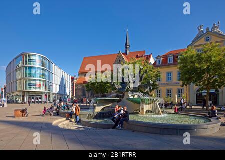 Ursulinenkloster und neuer Angerbrunnen am Anger in Erfurt, Thüringen, Deutschland Stockfoto