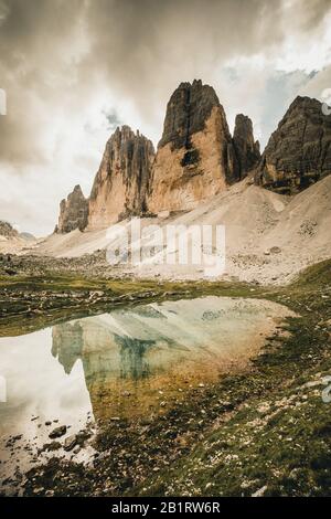 Herrlicher Panoramablick von Drei Zinnen in den Dolomiten Bergkette Stockfoto