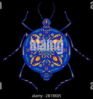 Die Grafik, Illustration mit rundem ultrameinen, blauen Käfer, der von dem verzierten Blumenmuster bedeckt ist. Schwarzer Hintergrund. Boho, Folklore, Hippie-Poster. Stockfoto