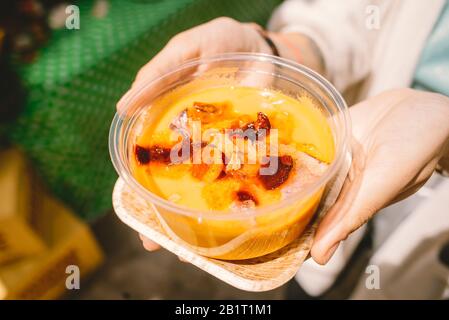 Lebensmitteltransporter beim OFFF-Festival 2019 im Museo del Disseny. Barcelona, Spanien. Stockfoto