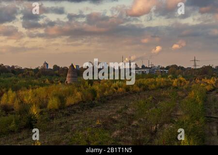 Duisburg, Nordrhein-Westfalen, Deutschland - 09. November 2019: Blick über das ehemalige Güterdepot in Duisburg-Wegenau in der Nähe der Sechs-Seen-Platte (Six Lak Stockfoto