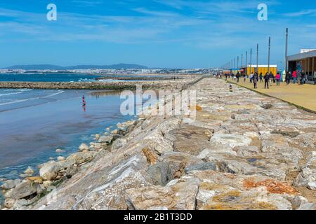 Costa da Caparica Strandpromenade und dem Strand, Provinz Setubal, Portugal Stockfoto