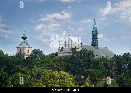 Sandomierz. Polen. Blick vom Hügel auf die Römisch-Katholische Basilika und den Dom. Stockfoto