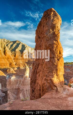 Pinnacle Inside Box Canyon Off Angels Palace Trail, bei Sonnenuntergang, Kodachrome Basin State Park, Utah, USA Stockfoto