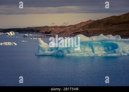 Jökulsárlón ist ein großen Gletschersee im südöstlichen Island, am Rande des Vatnajökull-Nationalpark. Stockfoto