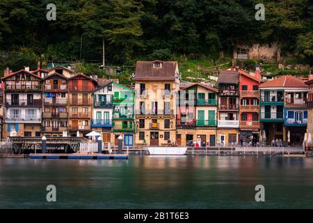 Fischerort Pasaia im Baskenland. Stockfoto