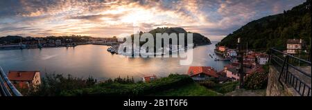 Fischerort Pasaia im Baskenland. Stockfoto