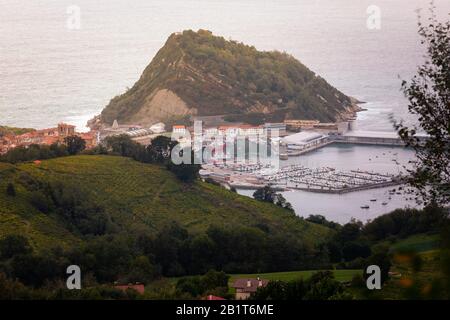 Getaria, Fischerstadt an der Küste des Baskenlandes. Stockfoto