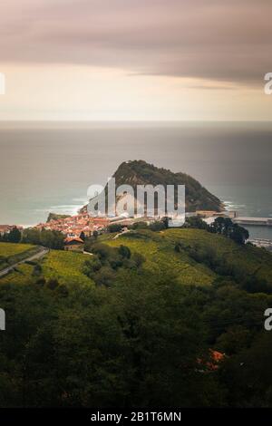 Getaria, Fischerstadt an der Küste des Baskenlandes. Stockfoto