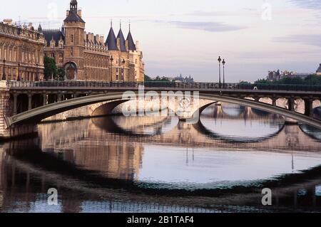 Pont au Change Bridge on the seine River Paris, Ile de France, Frankreich Stockfoto