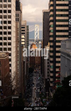 Blick von der California Street in San Franciscos Innenstadt, Kalifornien, USA. Stockfoto