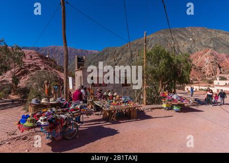 Wochenend-Markt in Purmamarca, Quebrada de Humahuaca, UNESCO-Weltkulturerbe, Provinz Jujuy, NW Argentinien, Lateinamerika Stockfoto