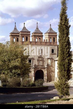 PUERTA DEL CAMBRON TAMBIEN CONOCIDA COMO PUERTA DE LOS JUDIOS - PUERTA RENACENTISTA DE ORIGEN ARABE RECONSTRUIDA EN EL SIGLO XVI - FOTO AÑOS 60. Lage: Außenansicht. Toledo. SPANIEN. Stockfoto