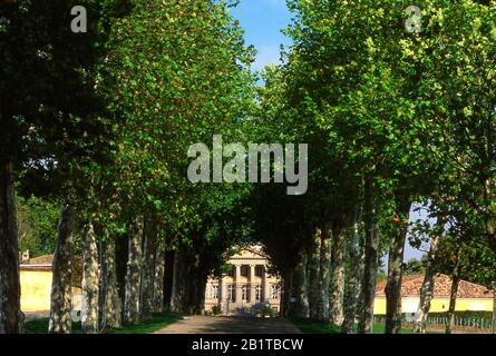 Eingang Chateau Margaux, berühmter Weinberg, Medoc, Bordeaux, Aquitanien, Frankreich, Europa Stockfoto