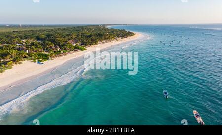 Luftansicht des türkisfarbenen Wassers Tulum Strand Mexiko Nordamerika Stockfoto