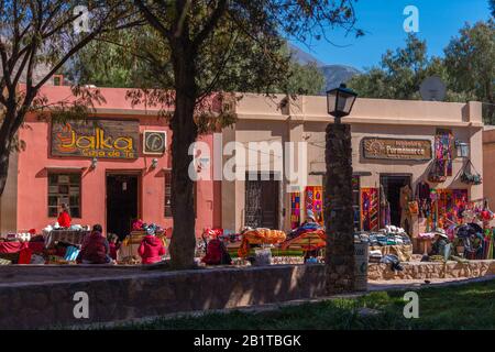 Wochenend-Markt in Purmamarca, Quebrada de Humahuaca, UNESCO-Weltkulturerbe, Provinz Jujuy, NW Argentinien, Lateinamerika Stockfoto