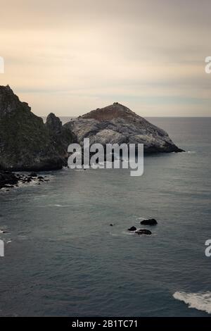 Blick auf den Big Sur Highway entlang der kalifornischen Küste, USA. Stockfoto