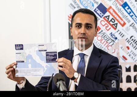 Der italienische Außenminister Luigi Di Maio anlässlich der Pressekonferenz von Coronavirus im ausländischen Presseamt in Rom. Stockfoto