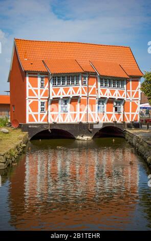 Fachwerkhäuser über dem Wasserlauf Grube, Hansestadt Wismar, Mecklenburg-Vorpommern, Deutschland Stockfoto