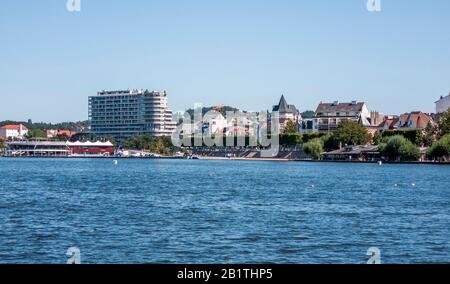 Ufer des Flusses Allier Vichy Stadt, Allier, Auvergne, Rhône-Alpes, Frankreich Stockfoto